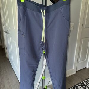 Women's Figs Kade Cargo Scrub Pants - Periwinkle